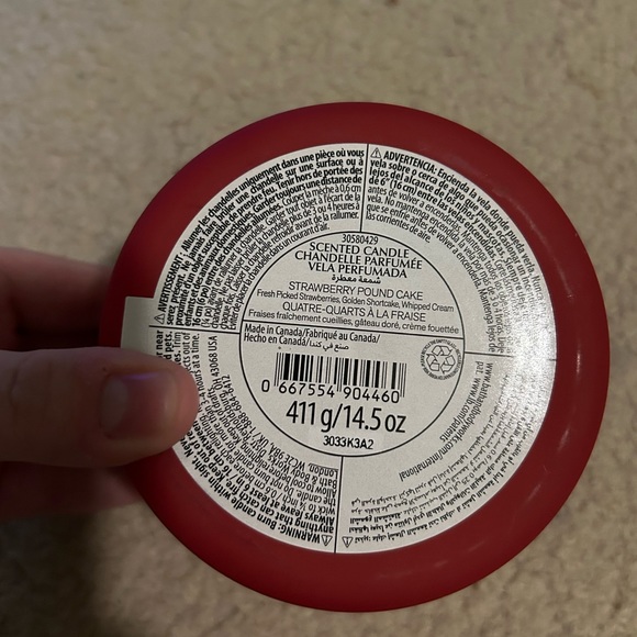 NEW Bath and Body Works Strawberry Pound Cake 3-Wick Candle - Picture 2 of 4